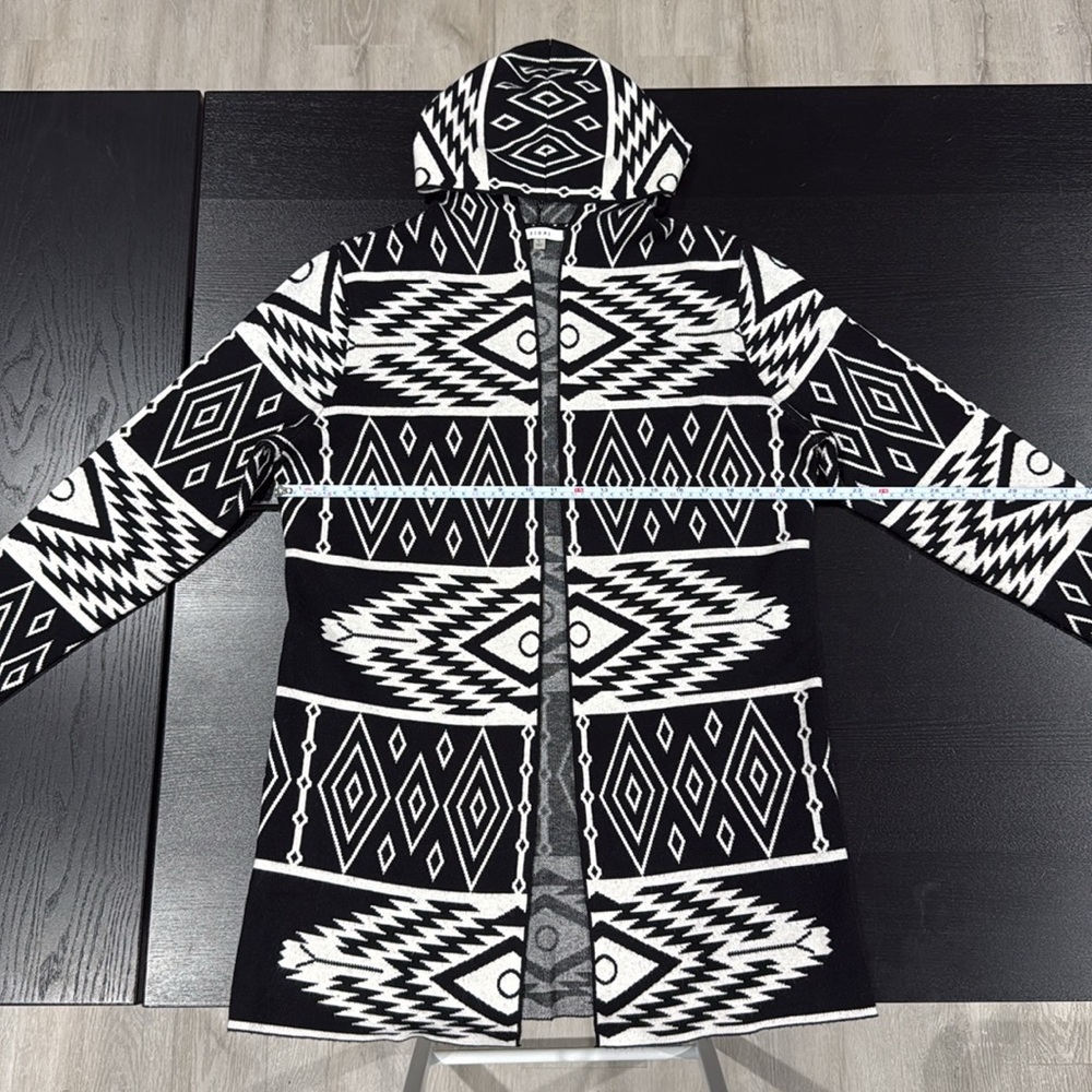 Sioni Geometric Black and White Knit Hooded Sweater - Large - Picture 11 of 11